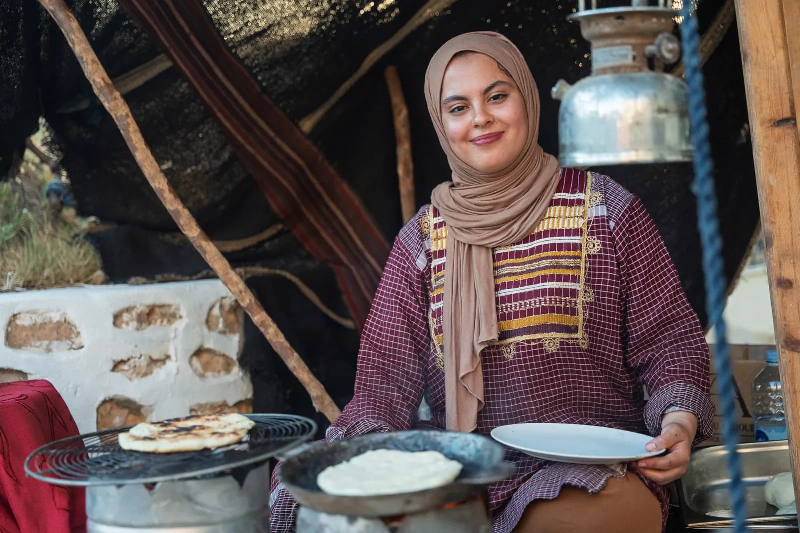 Préparation du pain traditionnel à la tabouna