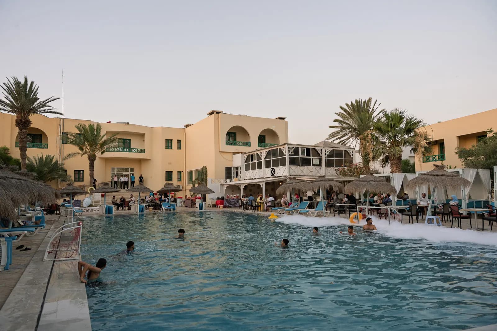 La piscine au crépuscule